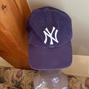 Navy blue NY Yankees Logo Cap